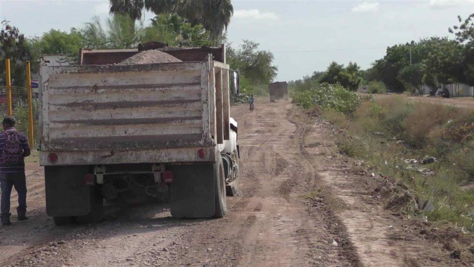 Inician trabajos de revestimiento de calles en la Diana Laura