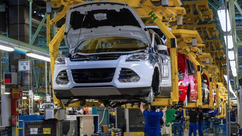 Producción de vehículos ligeros baja 4.44% en junio