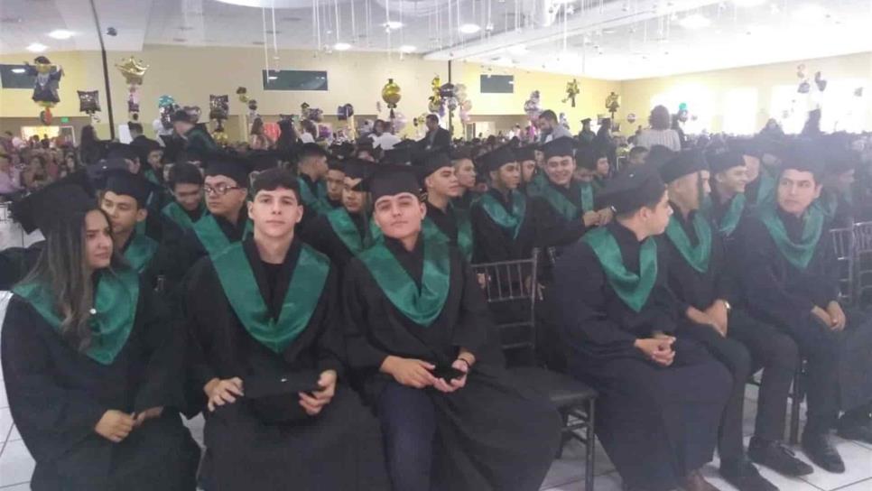 Se gradúan 460 alumnos de Conalep