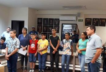 Alumnos destacados de Ahome reciben equipos de cómputo