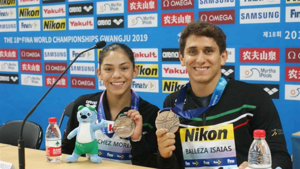 Sánchez y Balleza dan a México histórica medalla en clavados mixtos