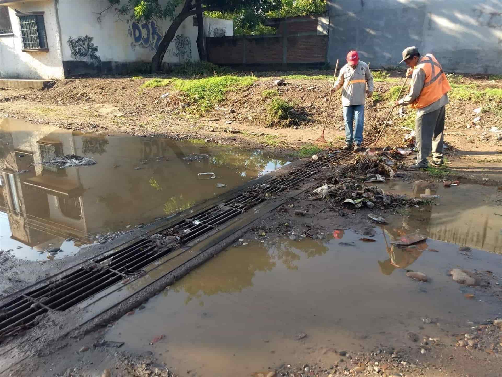 Servicios Públicos verifica y limpia alcantarillado en Culiacán