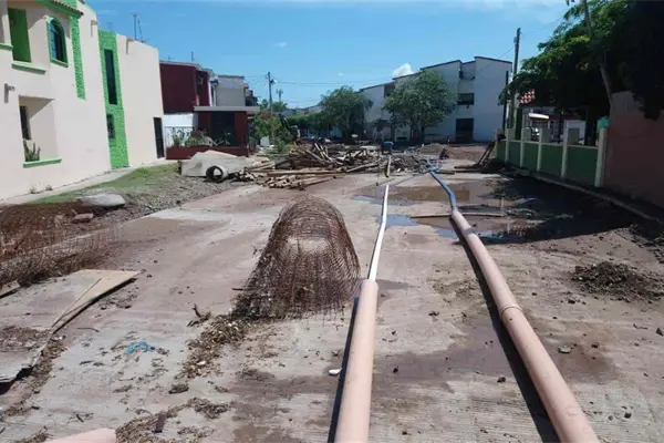 Inundaciones en Infonavit Humaya, provocadas por taponamiento