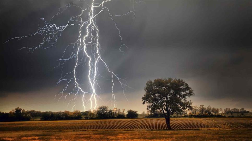 Exhorta Protección Civil protegerse de rayos ante tormentas eléctricas