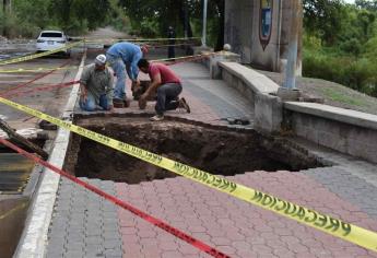 Aparece socavón en malecón María del Rosario Espinoza, de Guasave