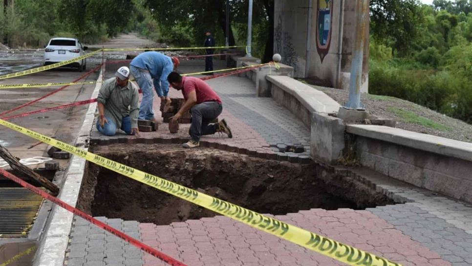 Aparece socavón en malecón María del Rosario Espinoza, de Guasave