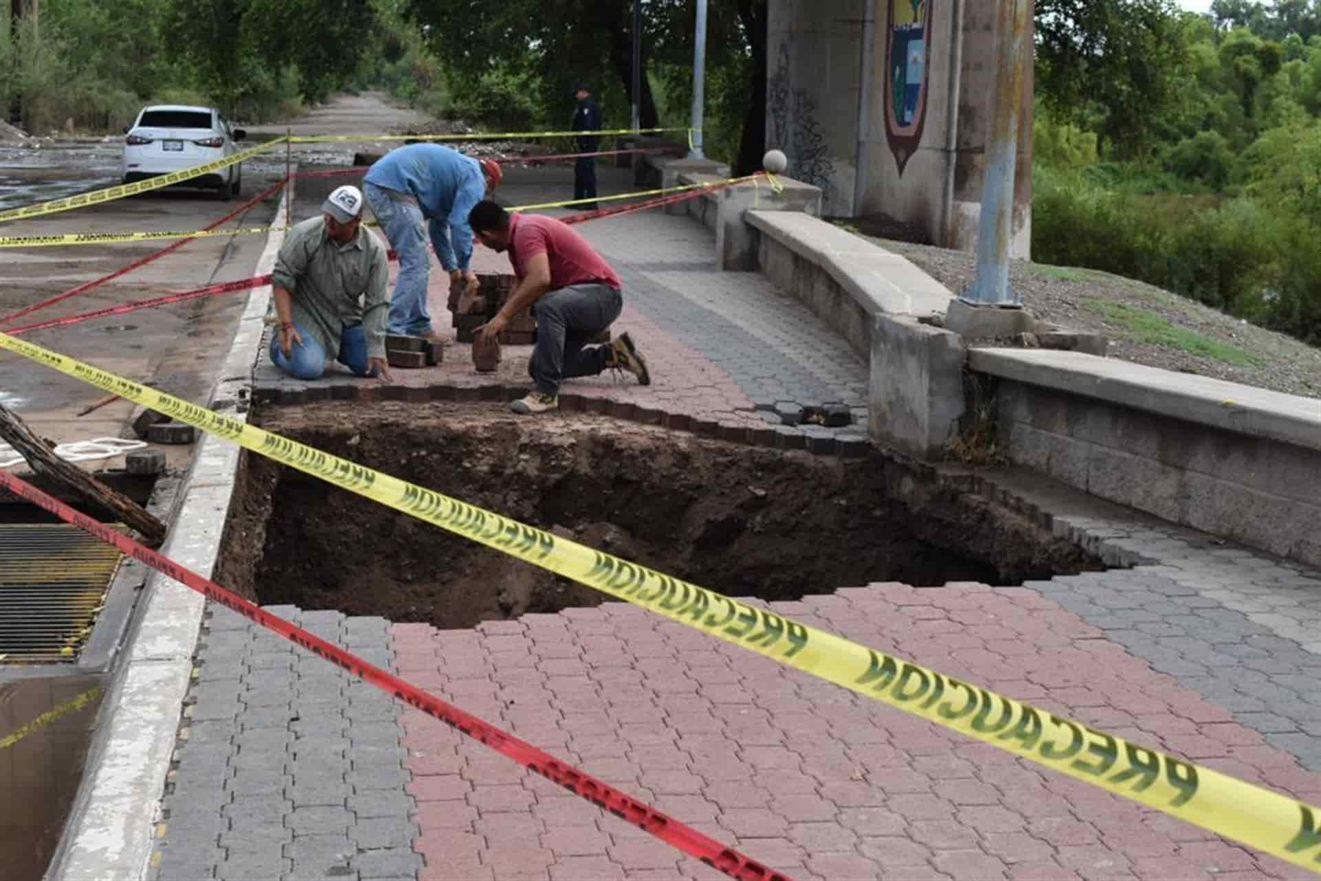 Aparece socavón en malecón María del Rosario Espinoza, de Guasave