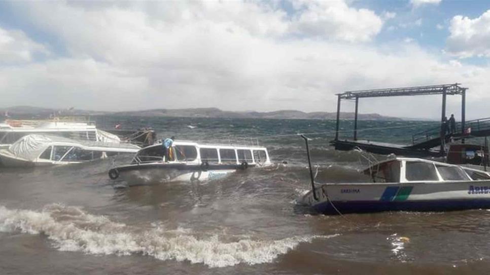 Alarman olas de 2 metros en lago Titicaca; se suspenden actividades
