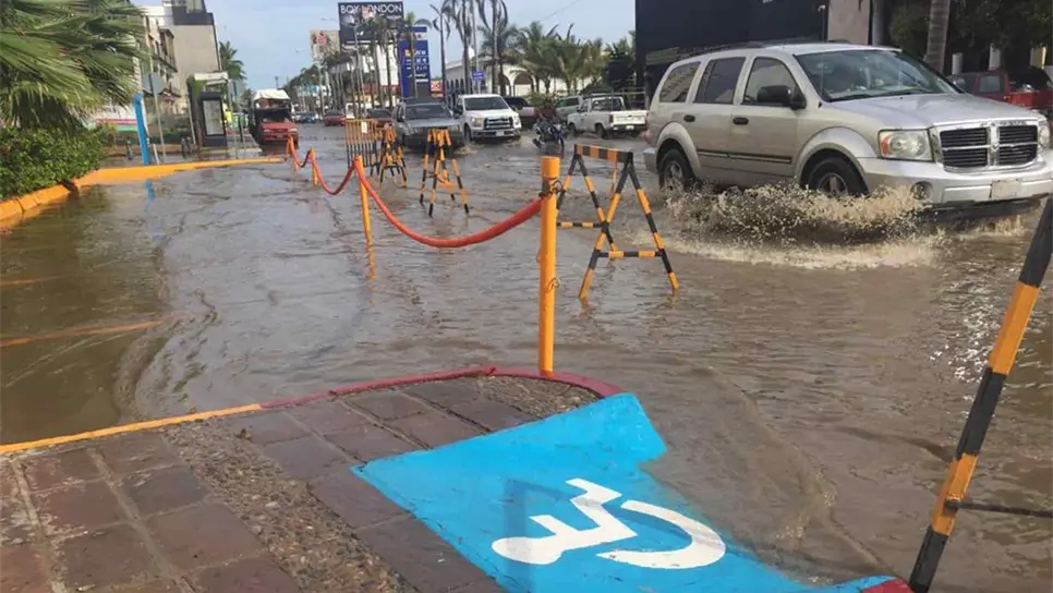 Basura y 67 milímetros de lluvia se combinan en inundaciones: PC Mazatlán
