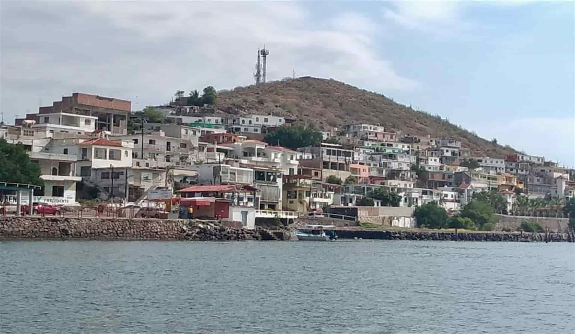 Topolobampo se pinta de blanco