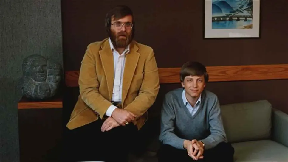 El acuerdo que Bill Gates (der.) y Paul Allen firmaron con IBM, sentó las bases del éxito de Microsoft en la década de 1980. FOTO: Cortesía.