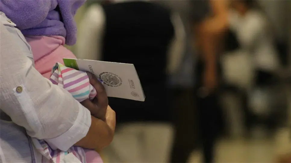 Pide SSA tener cartilla de vacunación a la mano durante vacaciones