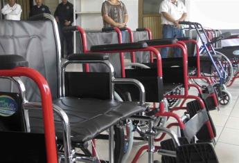 Entregan instrumentos de apoyo a personas discapacitadas en Ahome