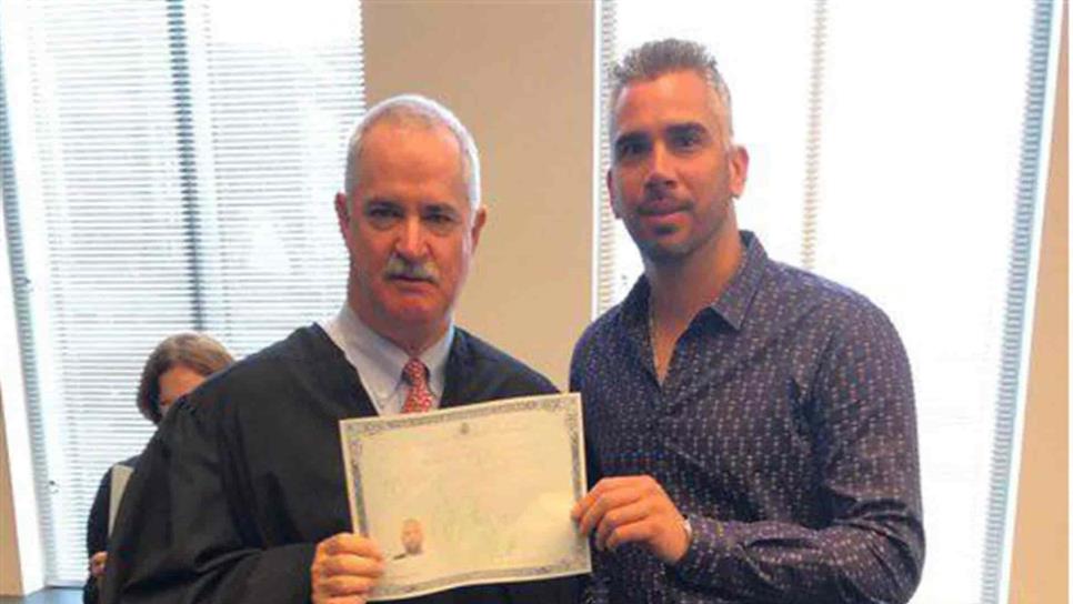 Oliver Pérez recibe ciudadanía estadounidense