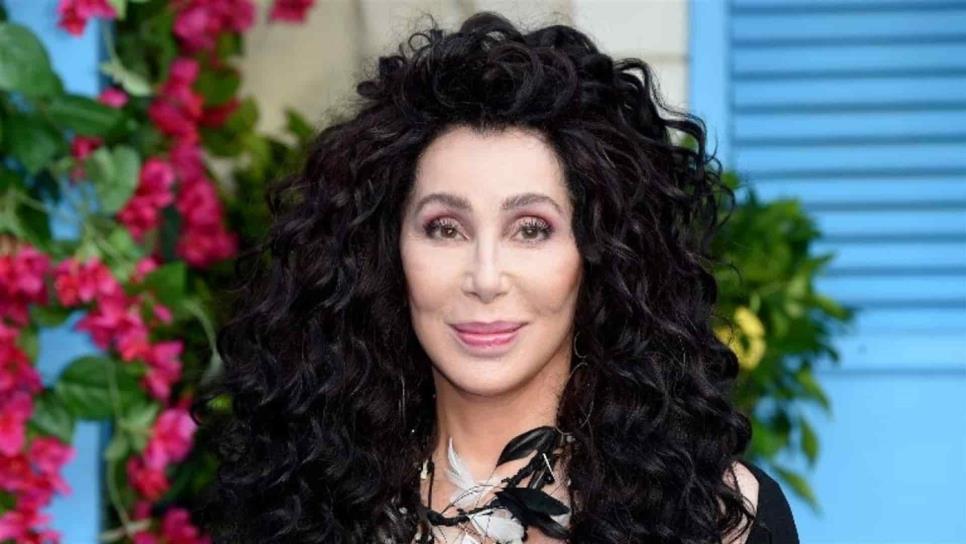 Cher se anima a cantar éxito del grupo ABBA en español