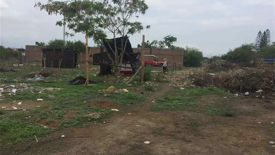 Viven invasores de terrenos amenazados por líderes y supuestos dueños