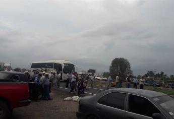 Bloquean la carretera México 15 en El Carrizo