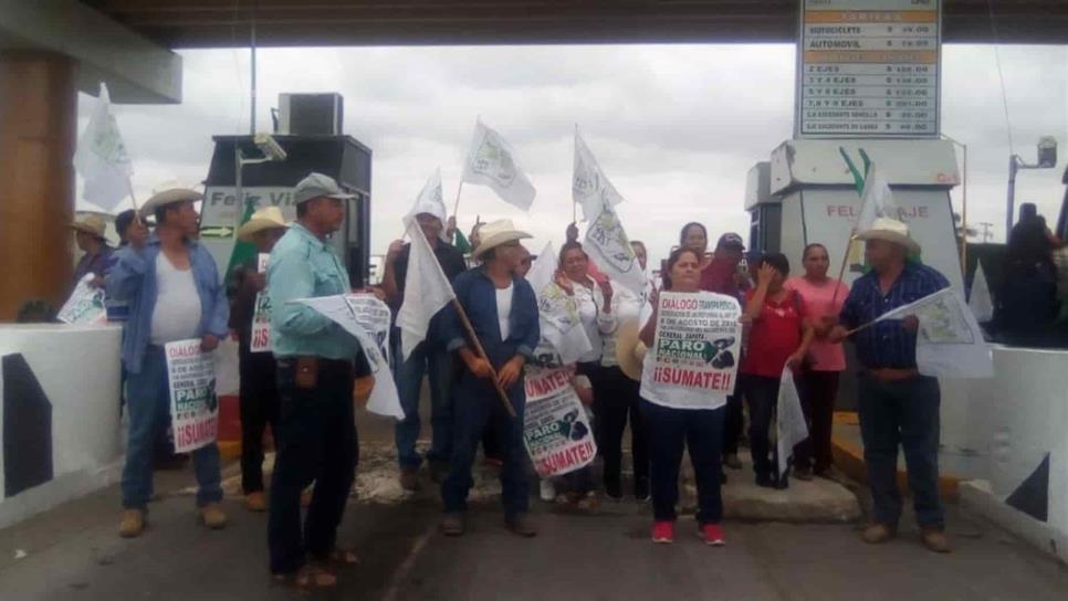 Afecta a miles bloqueo de caseta de San Miguel Zapotitlán