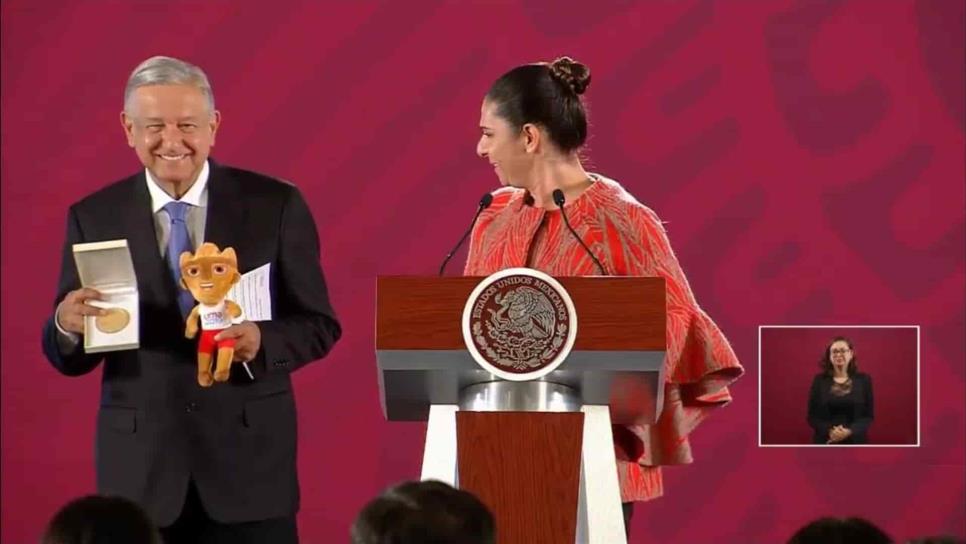 Ana Guevara celebra con AMLO histórico papel en Lima 2019