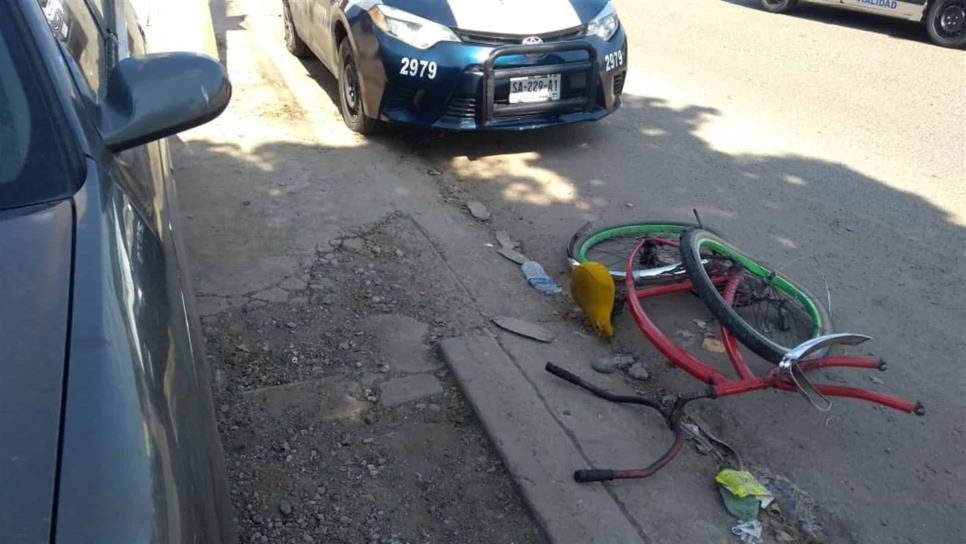 Policía Municipal en motocicleta embiste a ciclista de la tercera edad en Culiacán