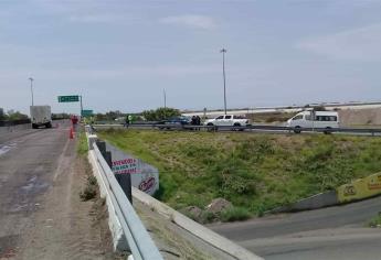 Derrame de ácido sulfúrico provoca cierre temporal de carretera Culiacán-Eldorado