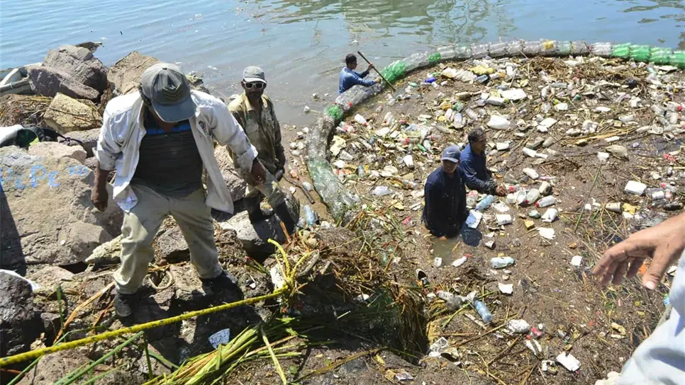 La biobarda cumple y evita que toneladas de basura lleguen al mar