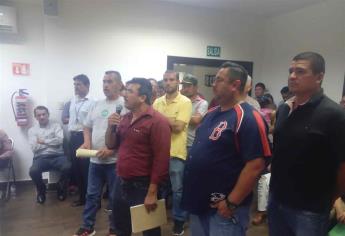 Se manifiestan en Cabildo trabajadores del Rastro Municipal de Ahome