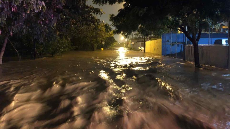 Evacuan a alrededor de 50 personas por intensas lluvias en Mazatlán