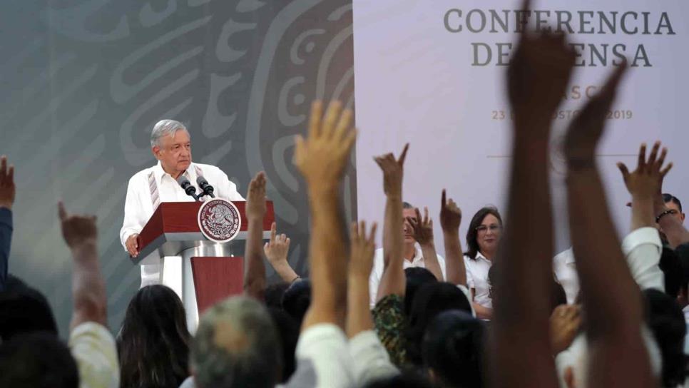 Claudio X. González está detrás del sabotaje legal en Santa Lucía, acusa López Obrador