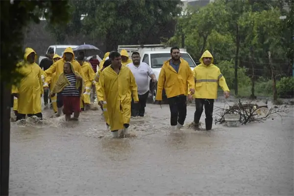 Lleva alcalde de Ahome apoyos a comunidades más afectadas