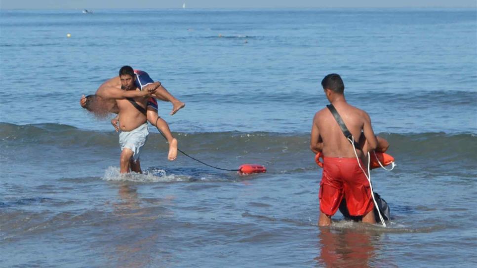 Escuadrón Acuático rescata a tres adolescentes en Mazatlán