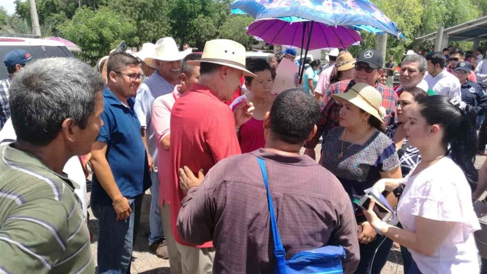 Recorren gobernador y alcaldesa zonas afectadas de Guasave