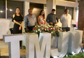 Premian a cinco jóvenes destacados de Ahome