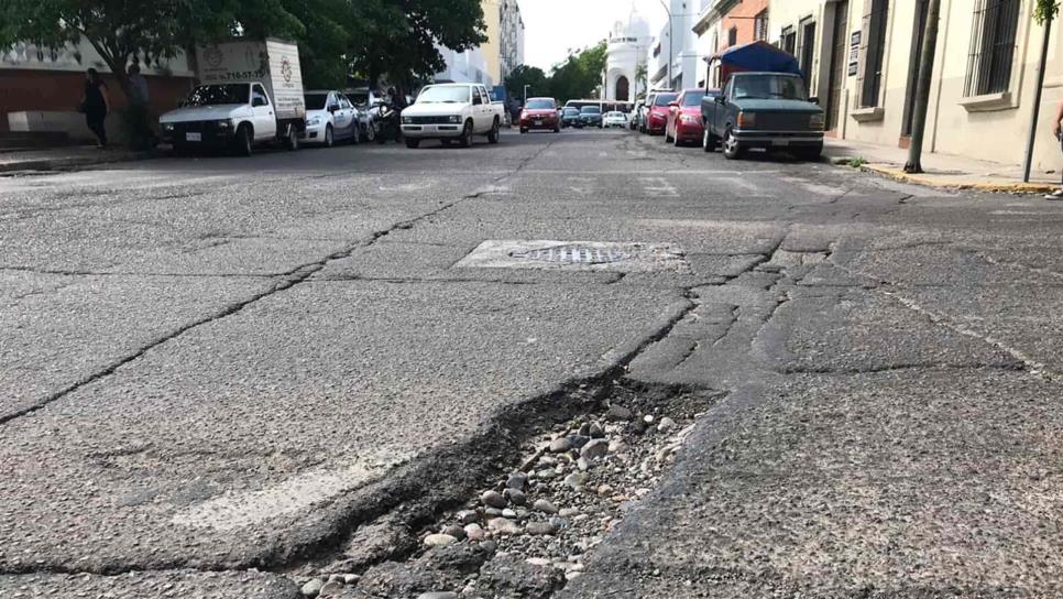 Abundan grietas y baches en Culiacán; Ayuntamiento dice que no es tan grave