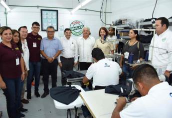 Presos se readaptan y confeccionan uniformes escolares