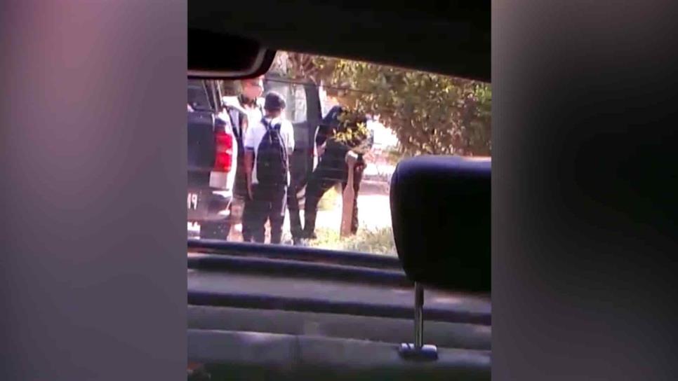 Policías de Ahome intimidan a dos estudiantes con una tabla