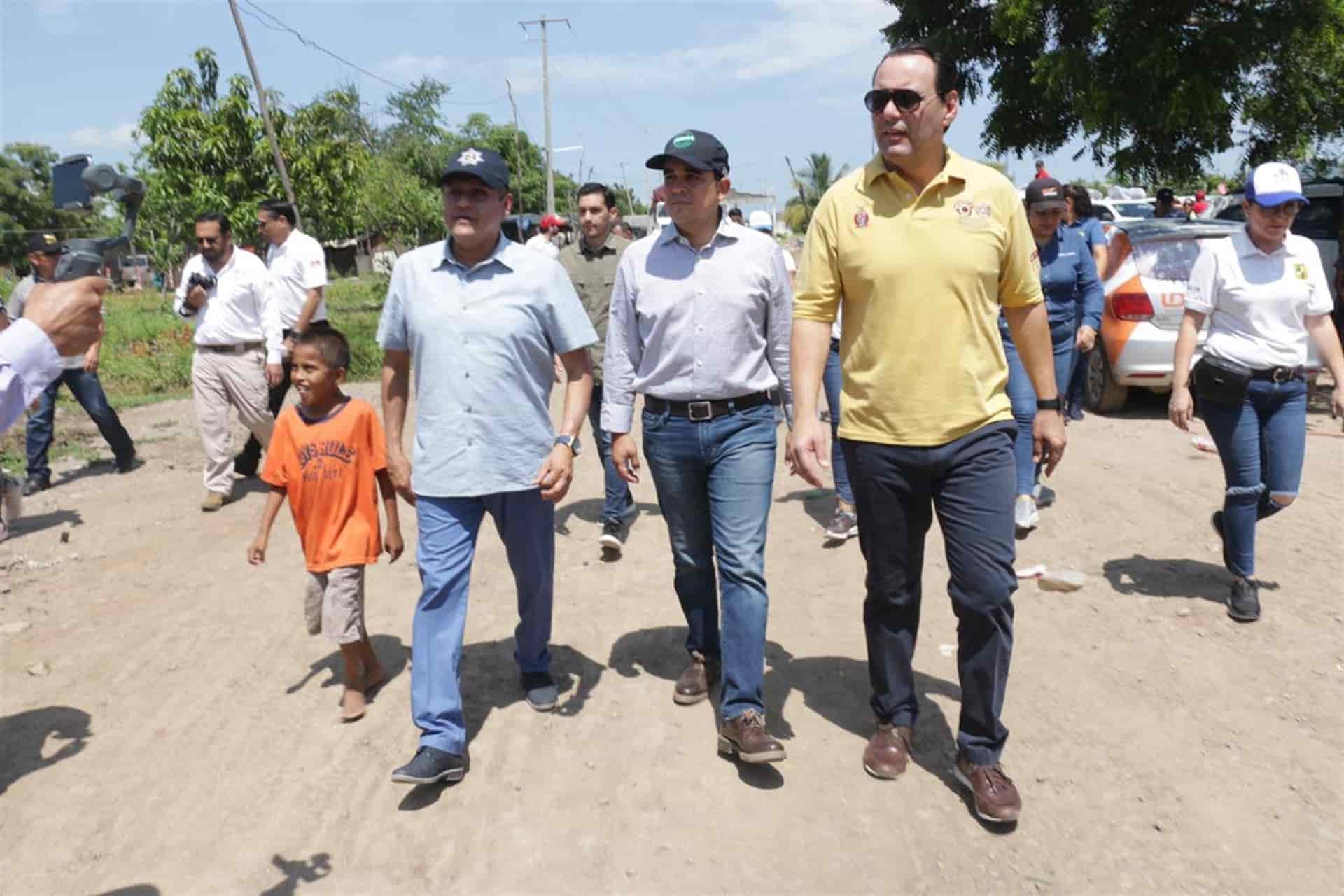 Entregan apoyos a afectados por tormenta Ivo en zona sur