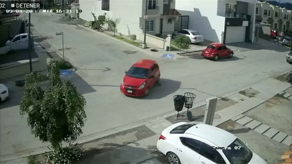 De nueva cuenta roban cableado de la CFE en Culiacán; captan robo en video