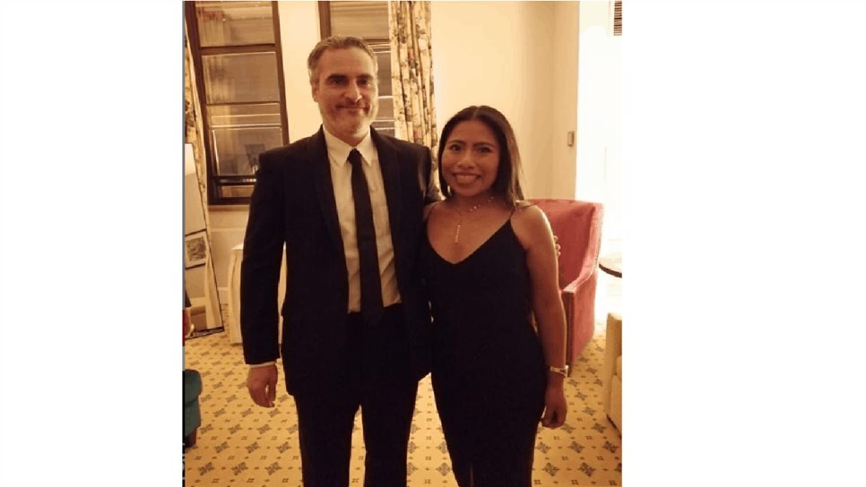 Yalitza Aparicio presume su foto junto al villano “Joker”