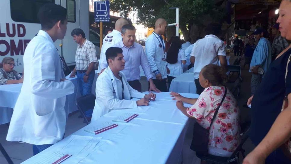 Trasladan brigadas médicas de Salud Municipal al Mercado 030