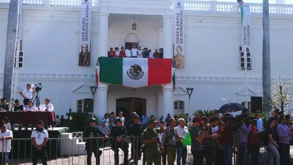 Miles disfrutan desfile de la Independencia en Culiacán