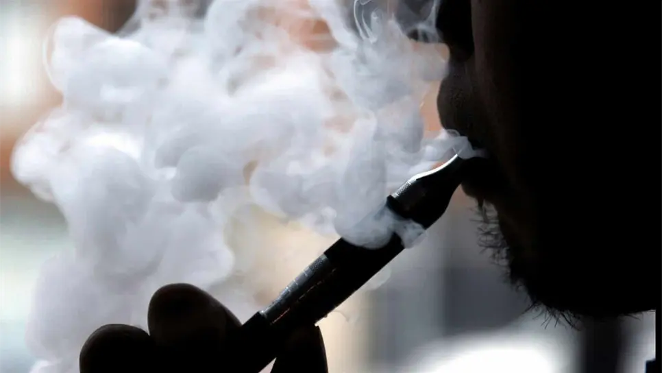 Experto de UNAM explica muertes en EU por uso de cigarros electrónicos