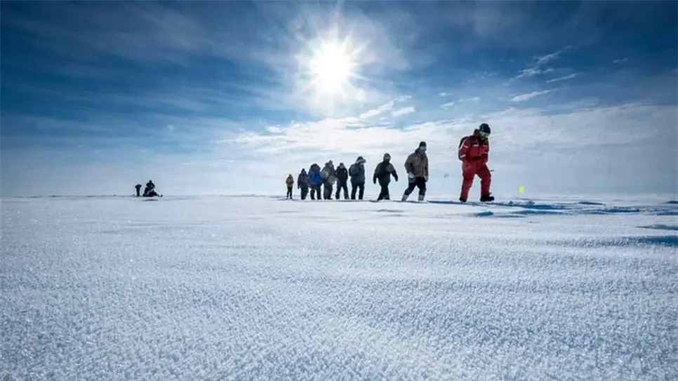 Inician expedición más ambiciosa al Ártico