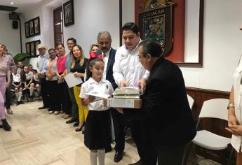 Premian a Flor Estefanía, la Niña Cronista de Culiacán 2019