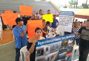 Exigen devolución de sus casas familias desalojadas en Mazatlán