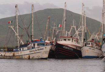 Ribereños salen a pescar pese a cierre a la navegación