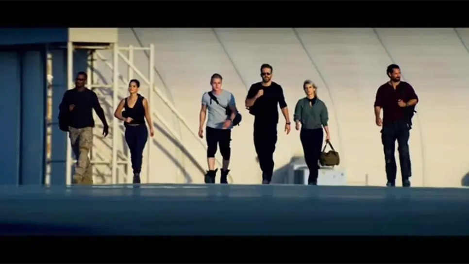 Ryan Reynolds, en explosivo tráiler de Escuadrón 6