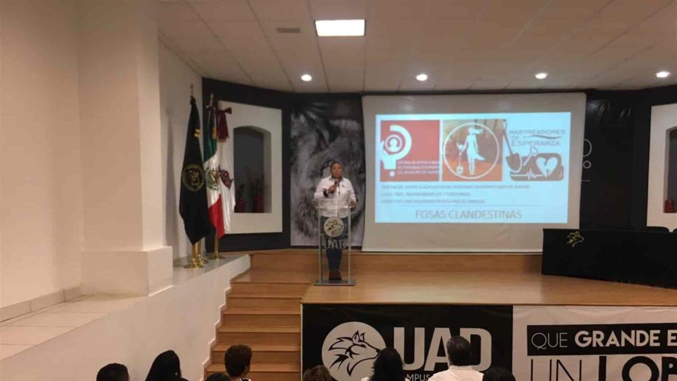 Fosas clandestinas, conferencia de colectivos en la UAD