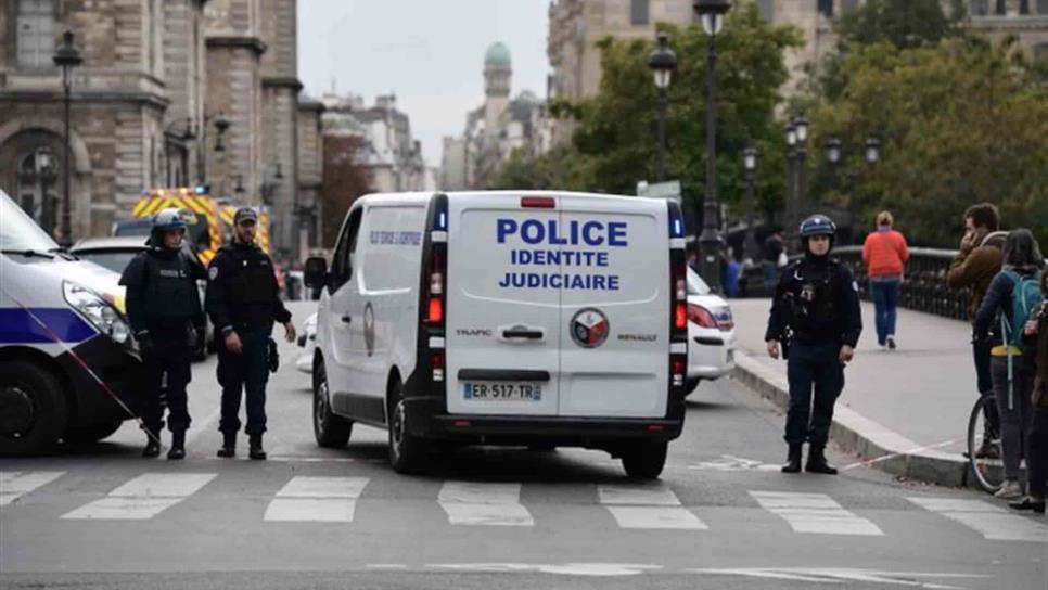 Ataque con cuchillo en jefatura de Policía de París deja cuatro muertos