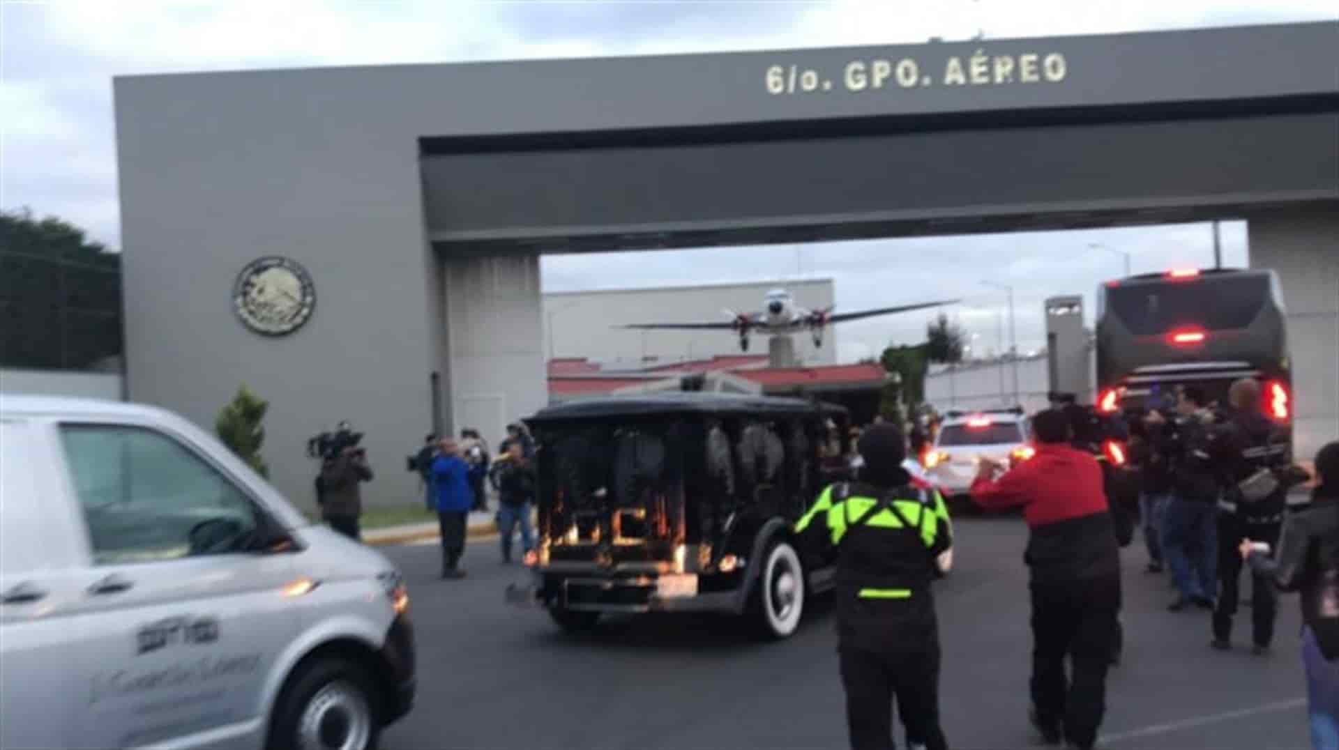 Llegan cenizas de José José a México; inicia el homenaje del pueblo al ídolo